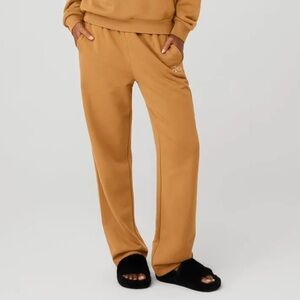 Alo Yoga accolade sweatpant in toffee